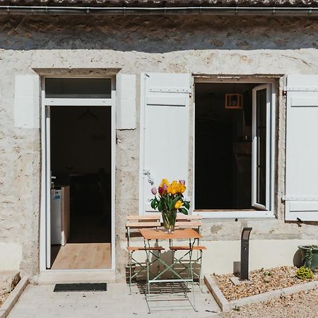 Hotel Logis Auberge Du Centre à Chitenay Extérieur photo